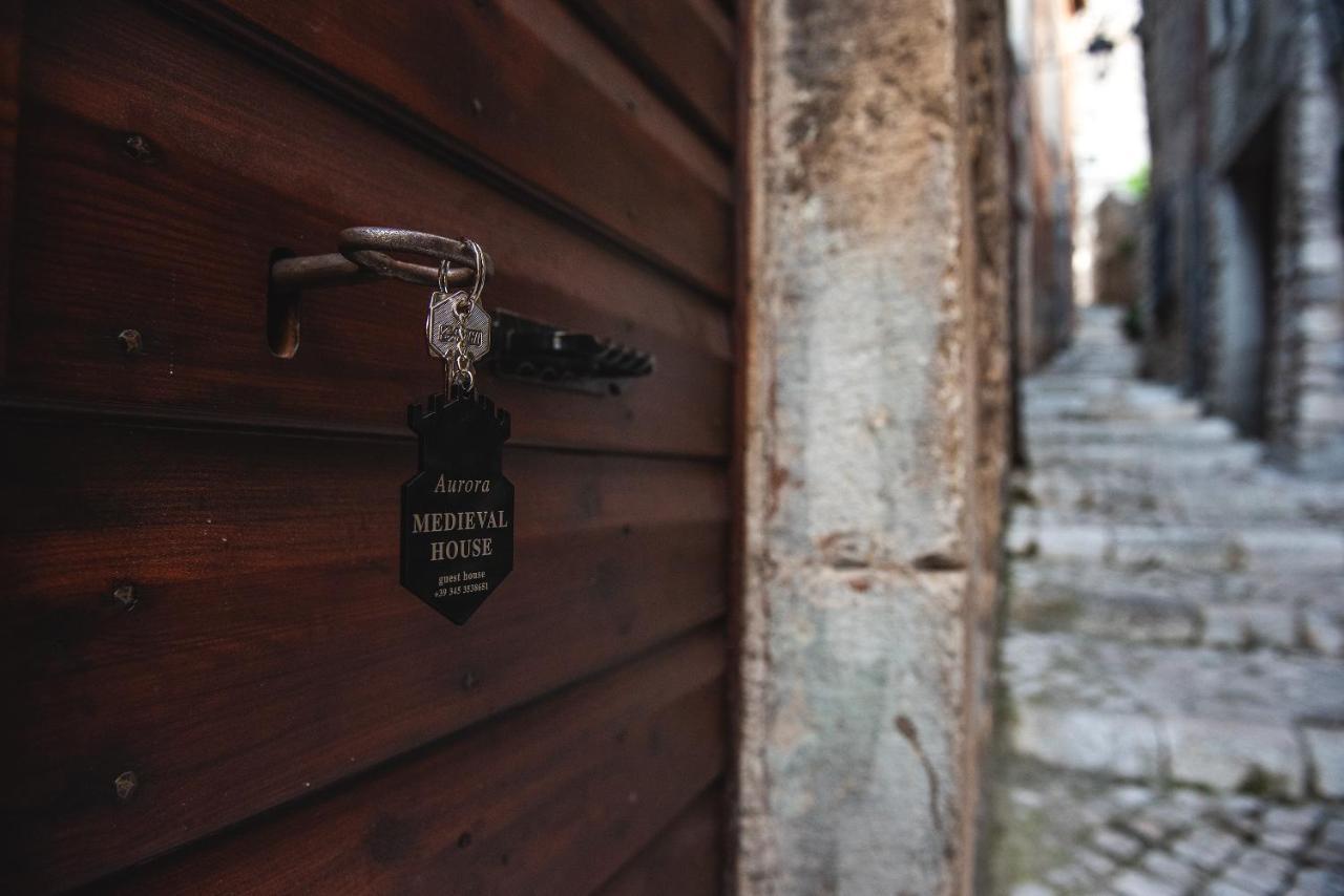 Aurora Medieval House Sermoneta Bagian luar foto