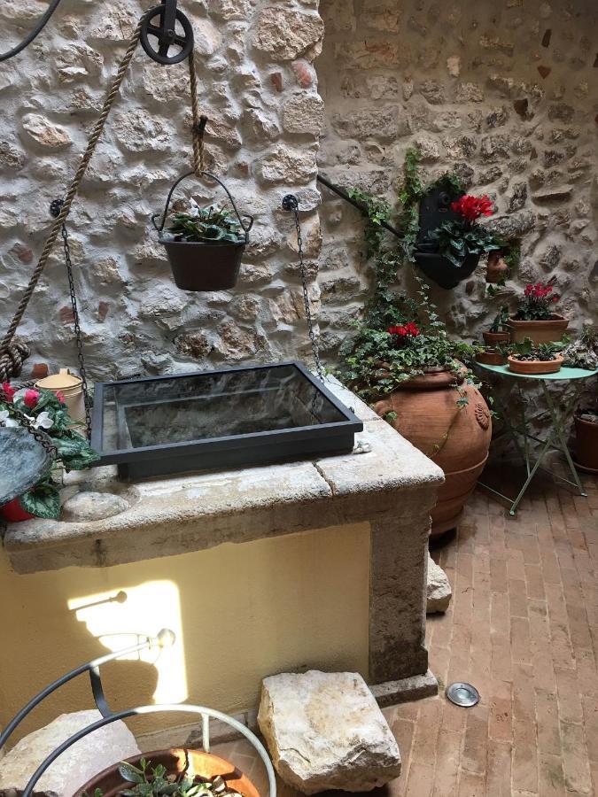 Aurora Medieval House Sermoneta Bagian luar foto